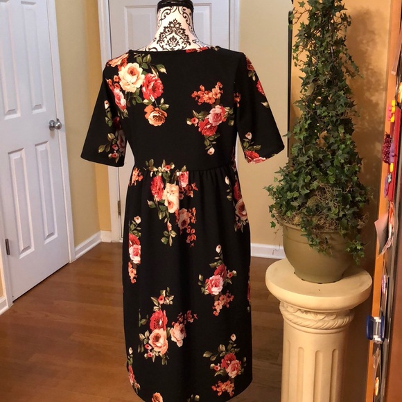 Gorgeous Black Dress, Floral Motif. Large. New - Picture 4 of 4
